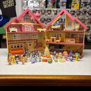 Bluey Ultimate Lights & Sounds Playhouse + Figures
